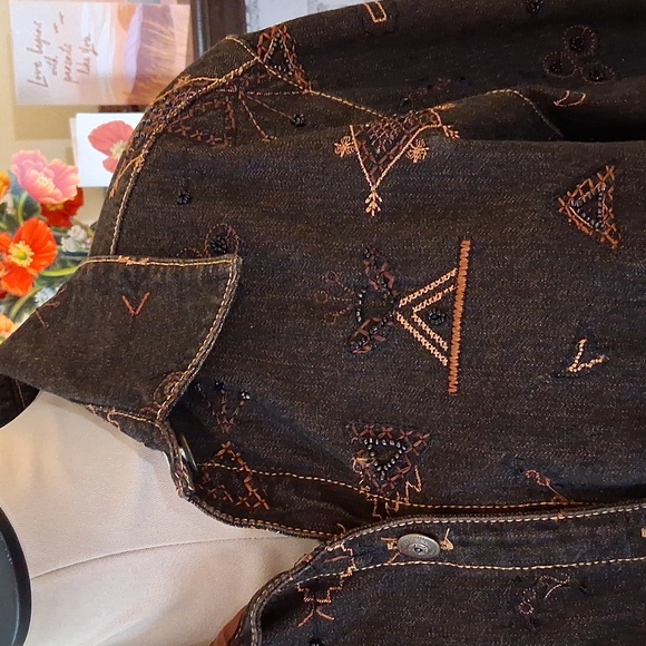 Button-up Denim Jacket With Beaded Pattern - Picture 4 of 4